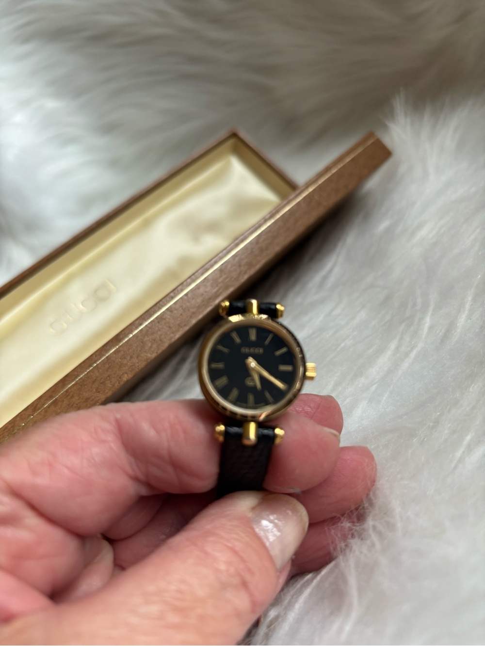 Gucci Black Leather Strap Gold Tone Round Dial Women’s Watch - Picture 9 of 11